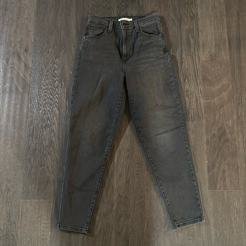 Levi High Waisted Mom Jean 26